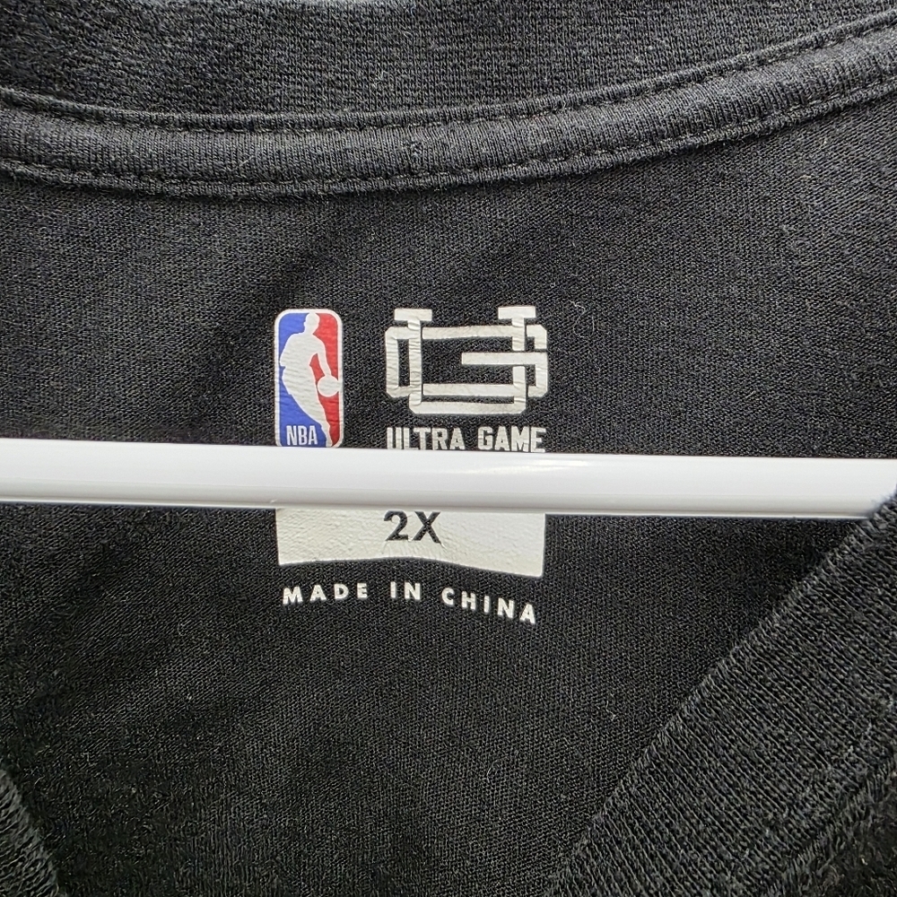 Lebron James Black Lakers Graphic T-Shirt - Picture 2 of 4